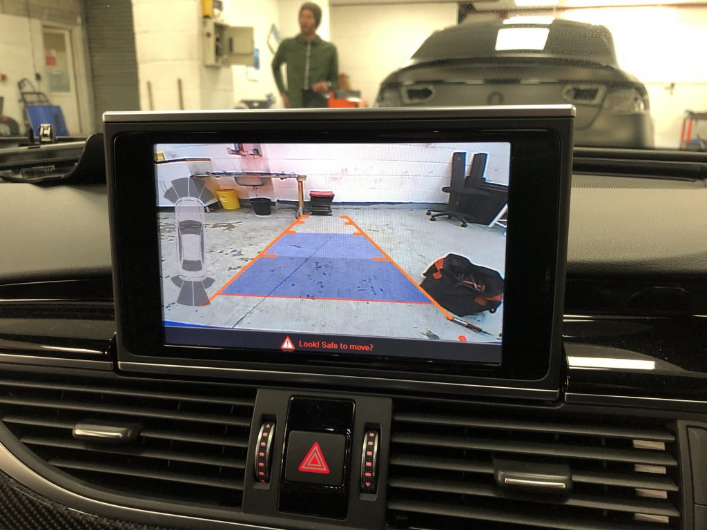 Audi-RS6-reverse-camera