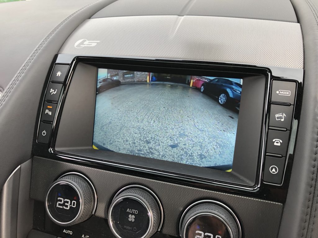 jaguar-f-type-reverse-camera