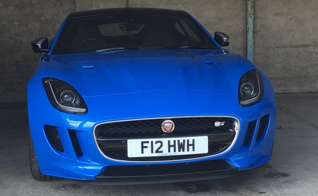 blue-jag-f-type-reverse-camera