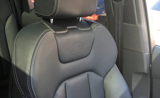 audi-q7-universal-headrests