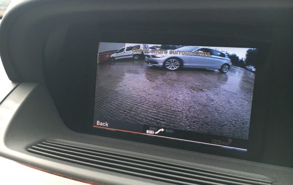 Mercedes aftermarket reverse camera