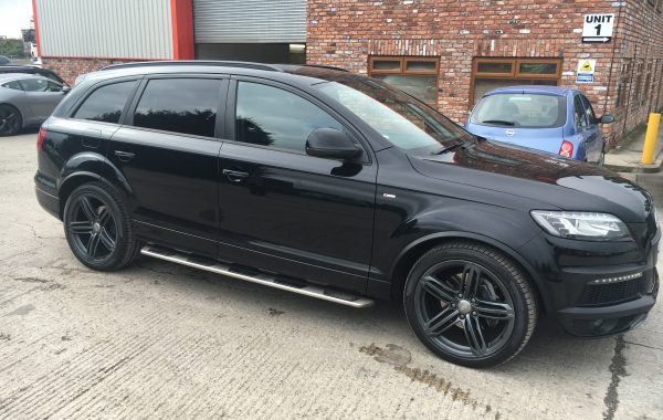 Audi Q7 DVD & headrest screen package