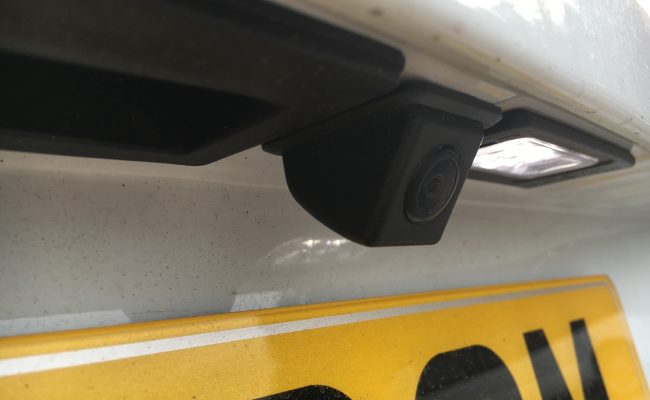 wedge-camera-porsche-cayenne