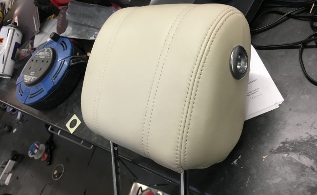 range-rover-vogue-headrest