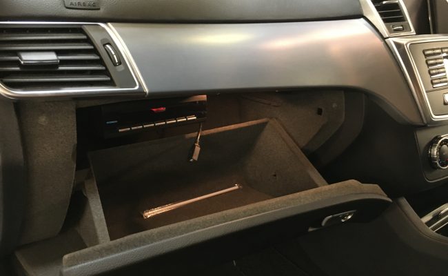 dvd-player-glovebox-mercedes