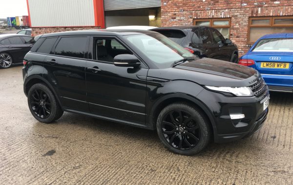 Range Rover Evoque headrest screens