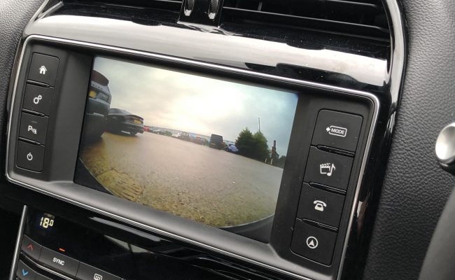 front-screen-image-jaguar-parking-camera